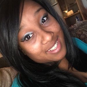 Meet your Posher, Dominique